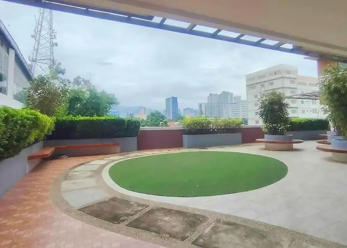 Cozy Near Ayala Center *